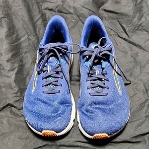 Womens Torin 6 Size 9. TRUE WIDE Width